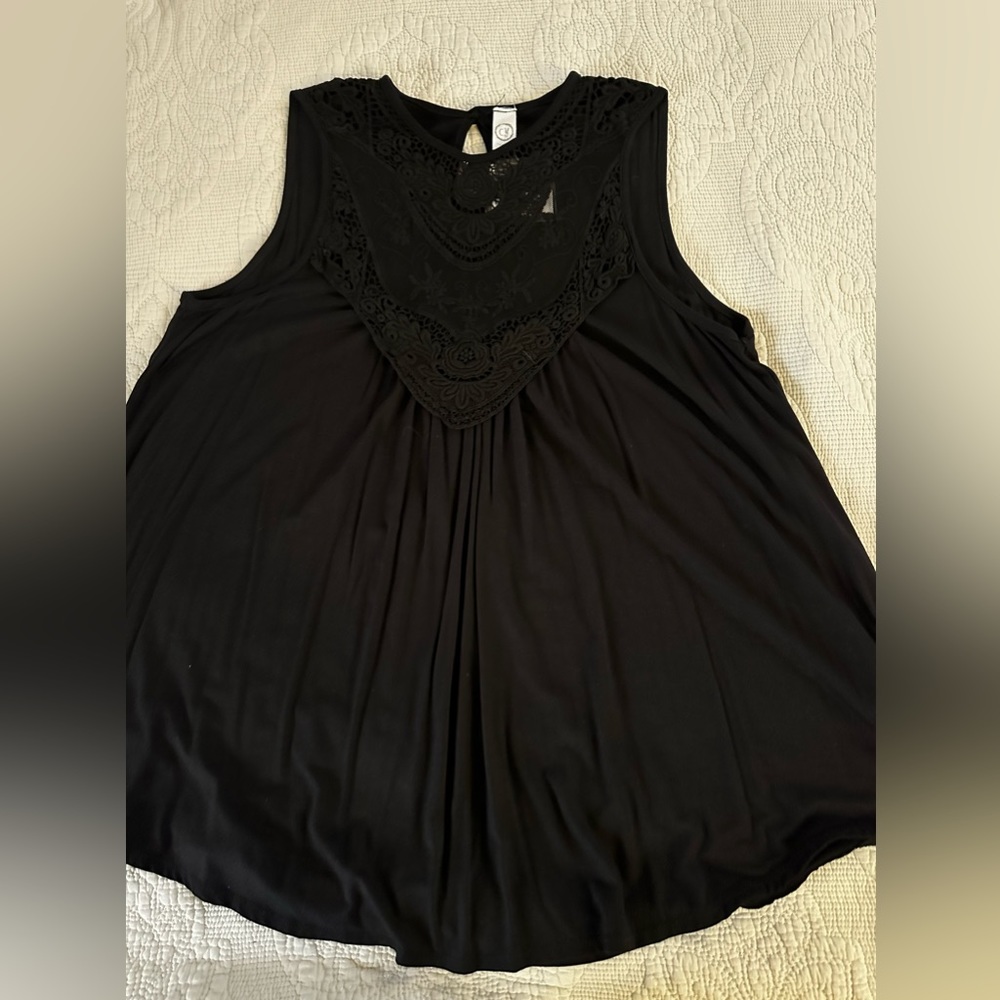 NWT CY FASHION black embroidered tank size L